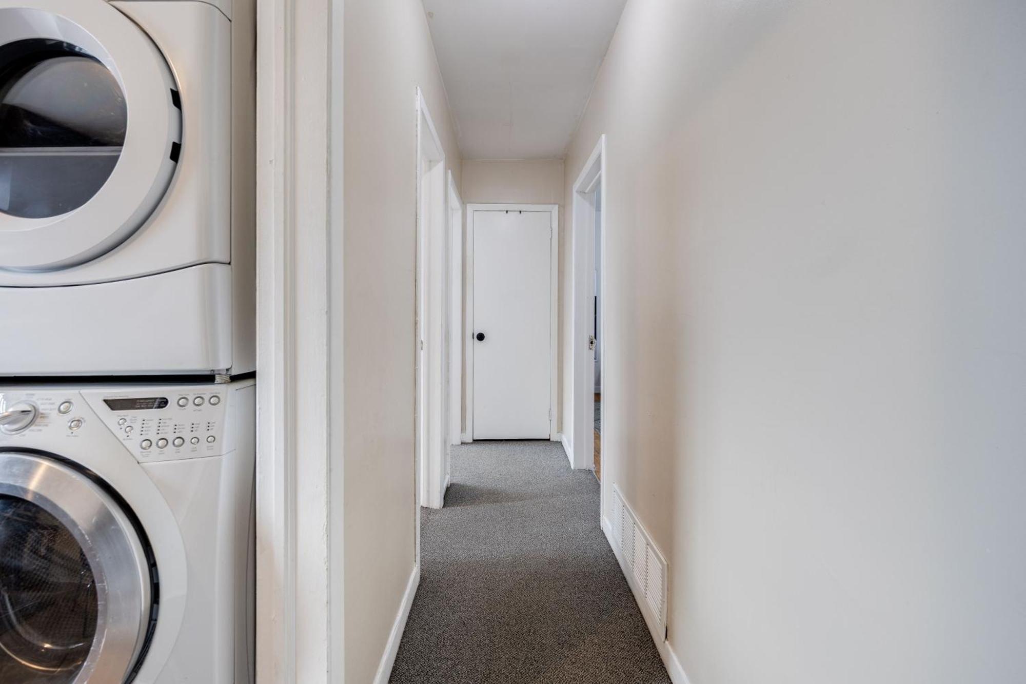 Eglinton West Guest Suite 토론토 외부 사진