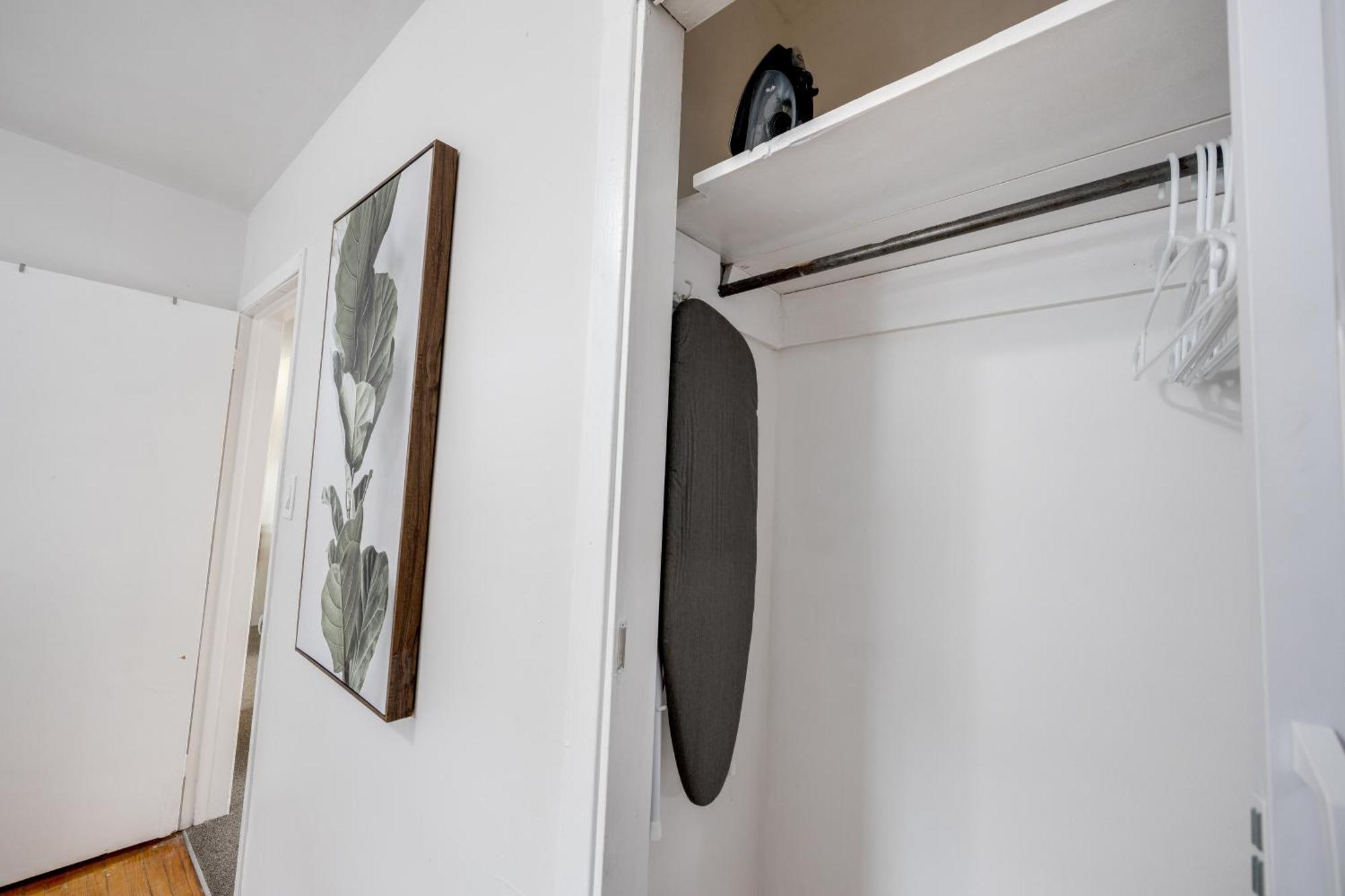 Eglinton West Guest Suite 토론토 외부 사진