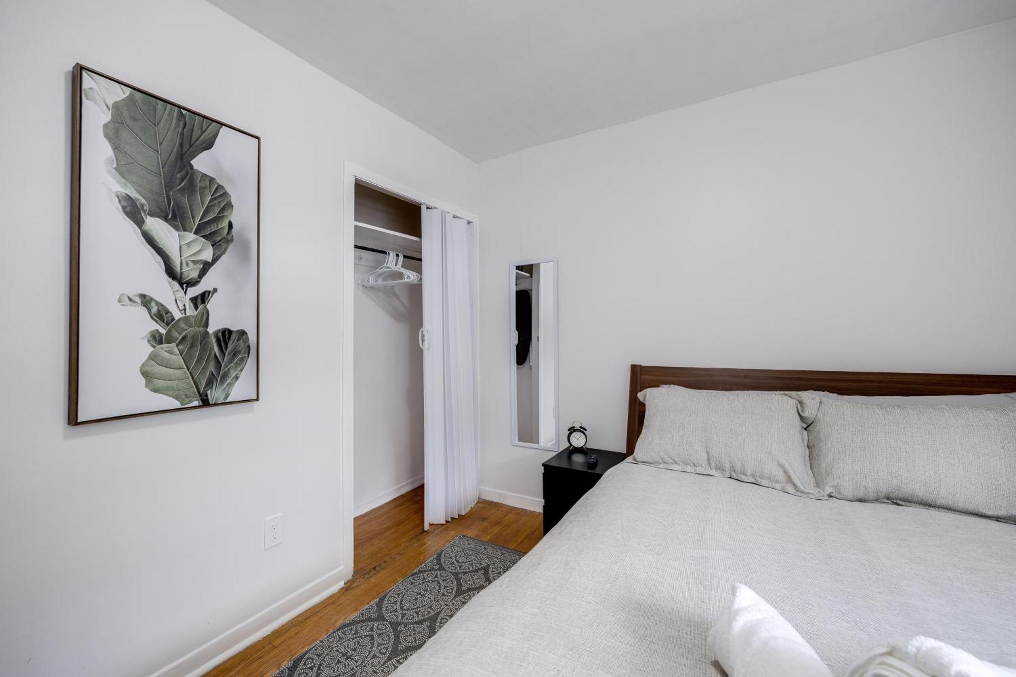 Eglinton West Guest Suite 토론토 외부 사진
