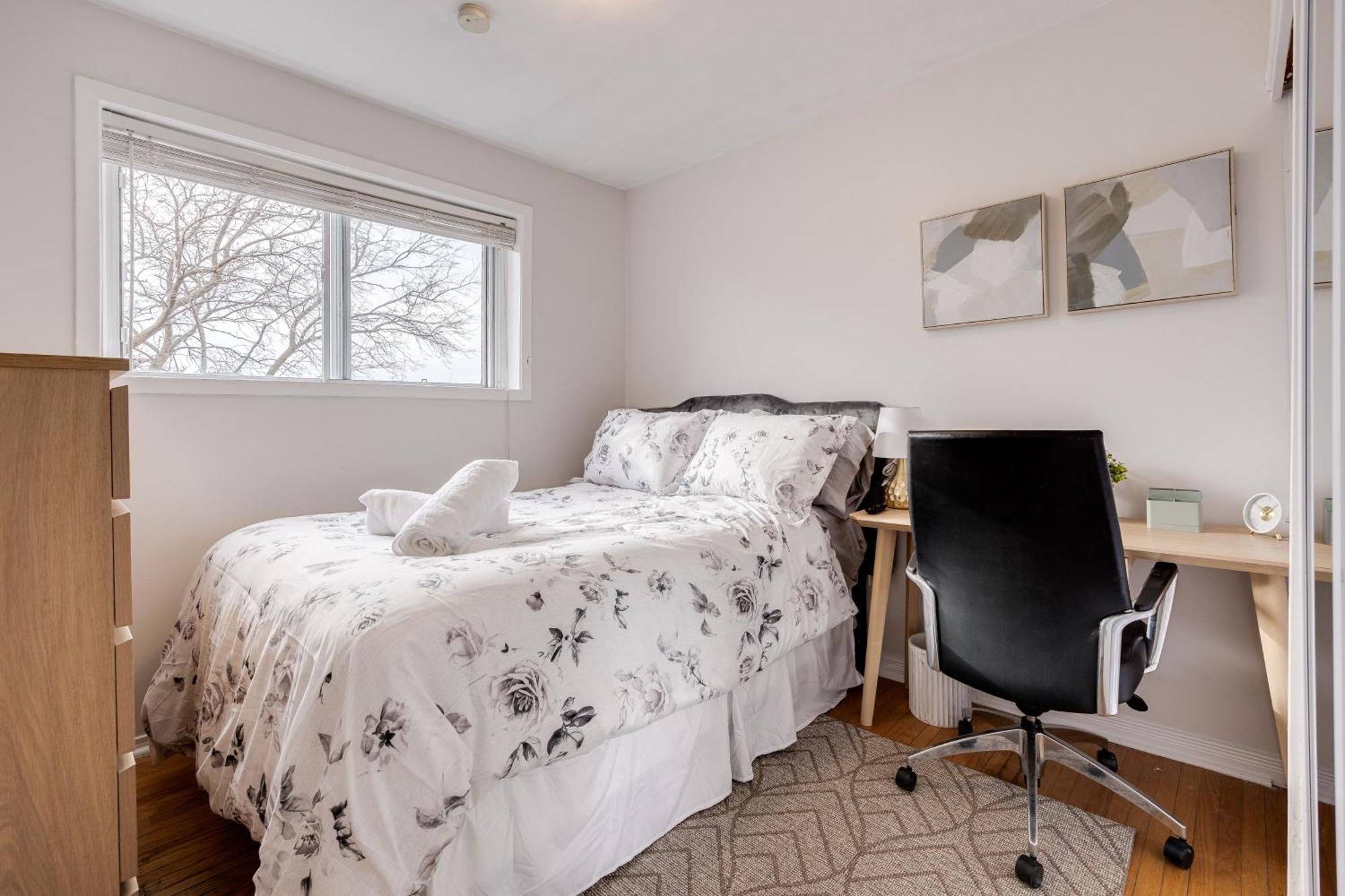 Eglinton West Guest Suite 토론토 외부 사진