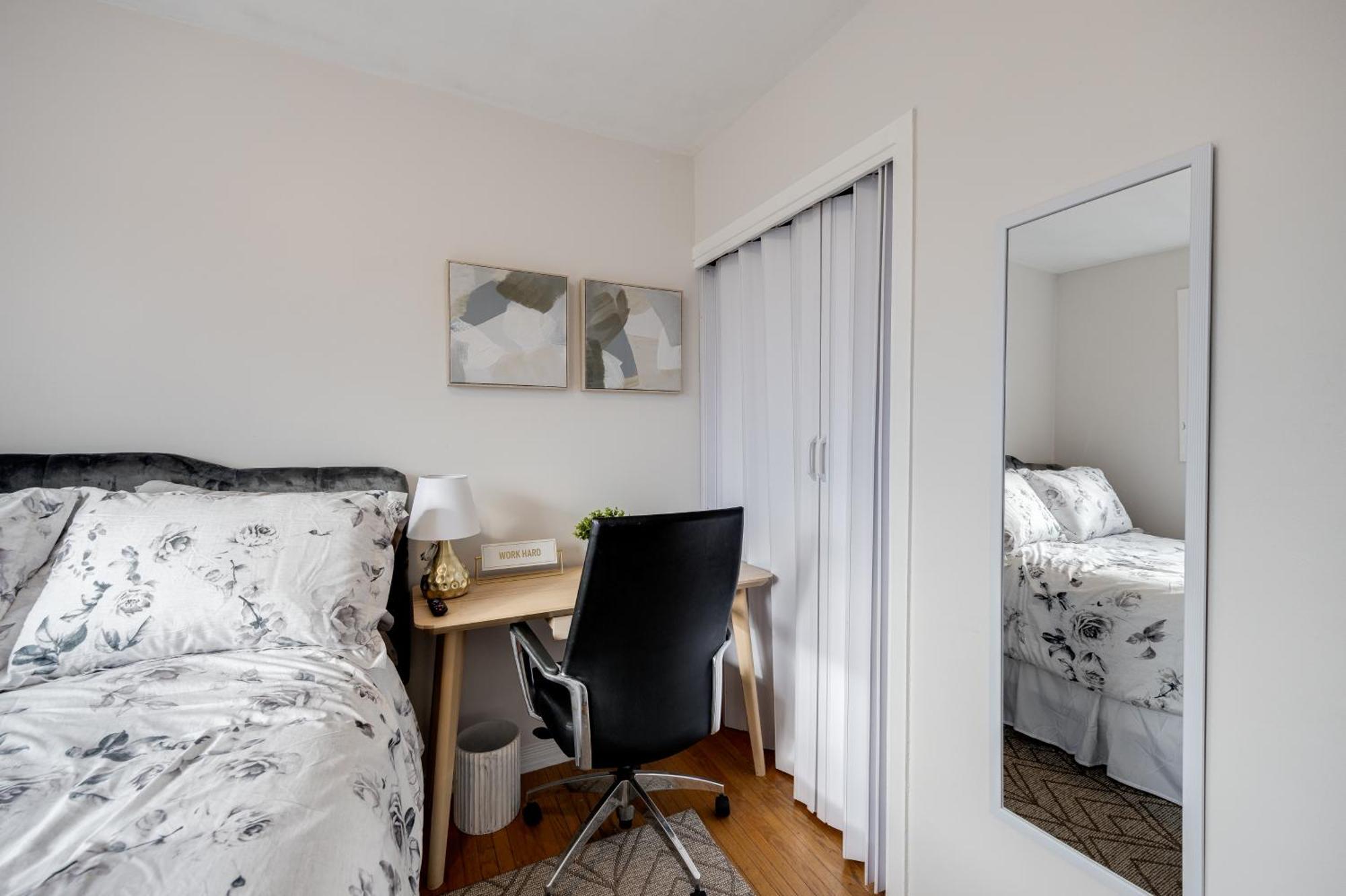 Eglinton West Guest Suite 토론토 외부 사진