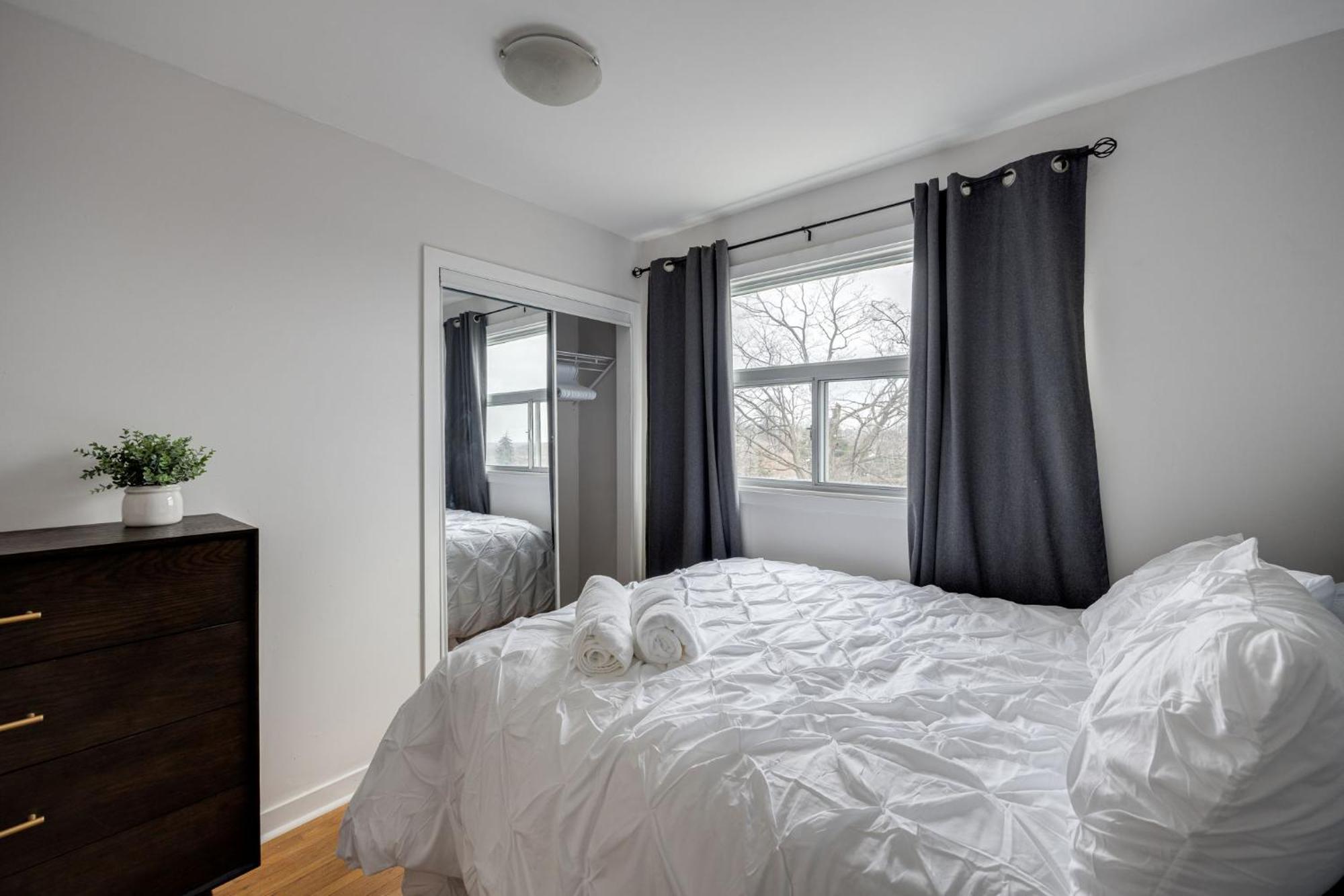 Eglinton West Guest Suite 토론토 외부 사진