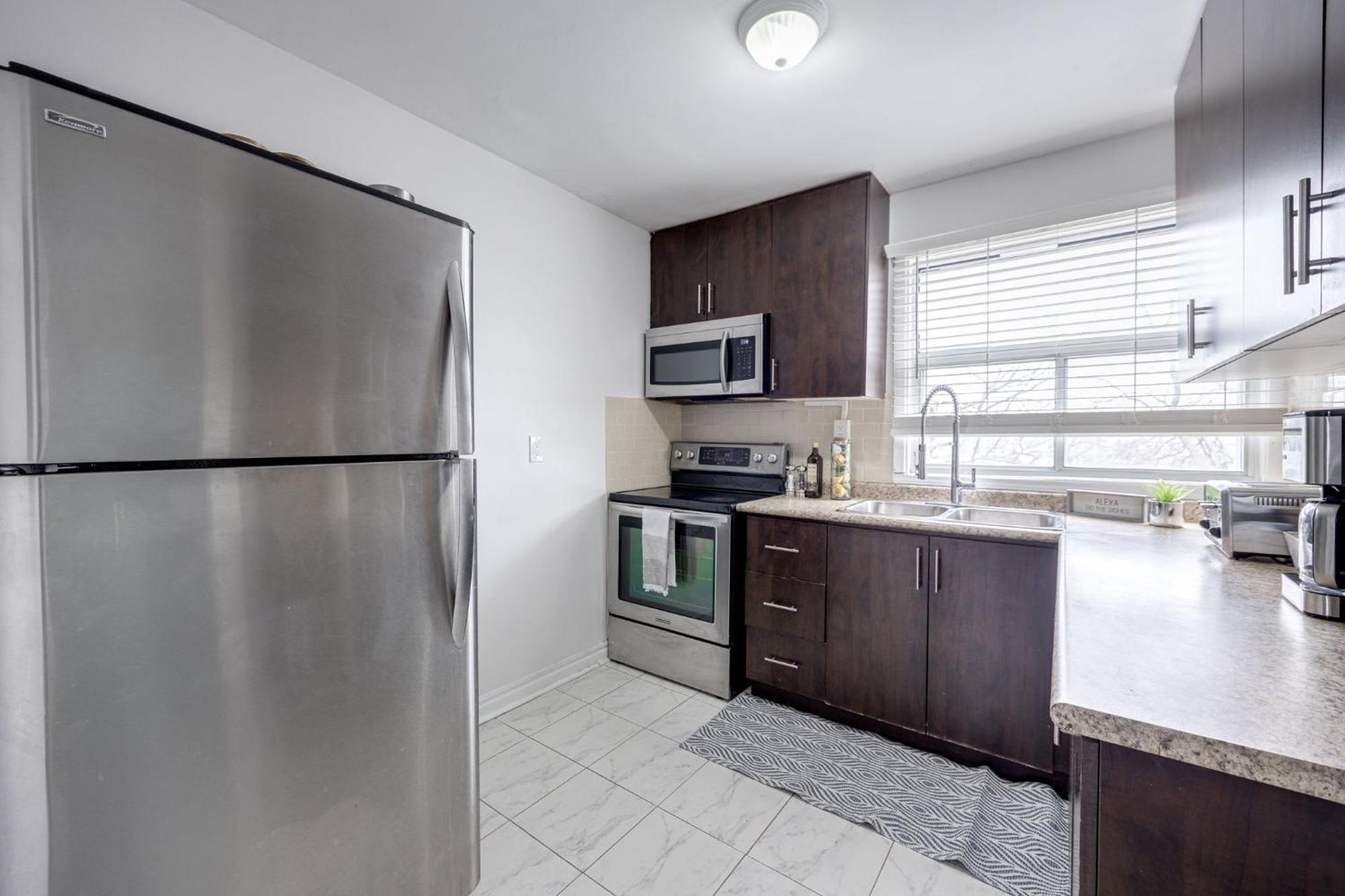 Eglinton West Guest Suite 토론토 외부 사진
