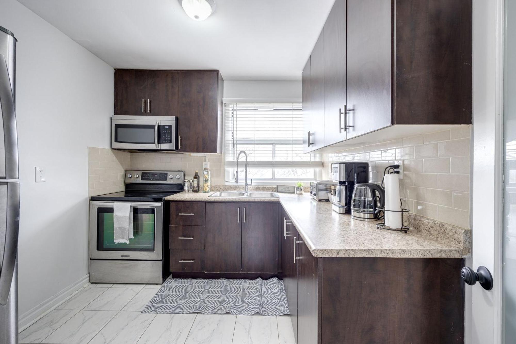 Eglinton West Guest Suite 토론토 외부 사진