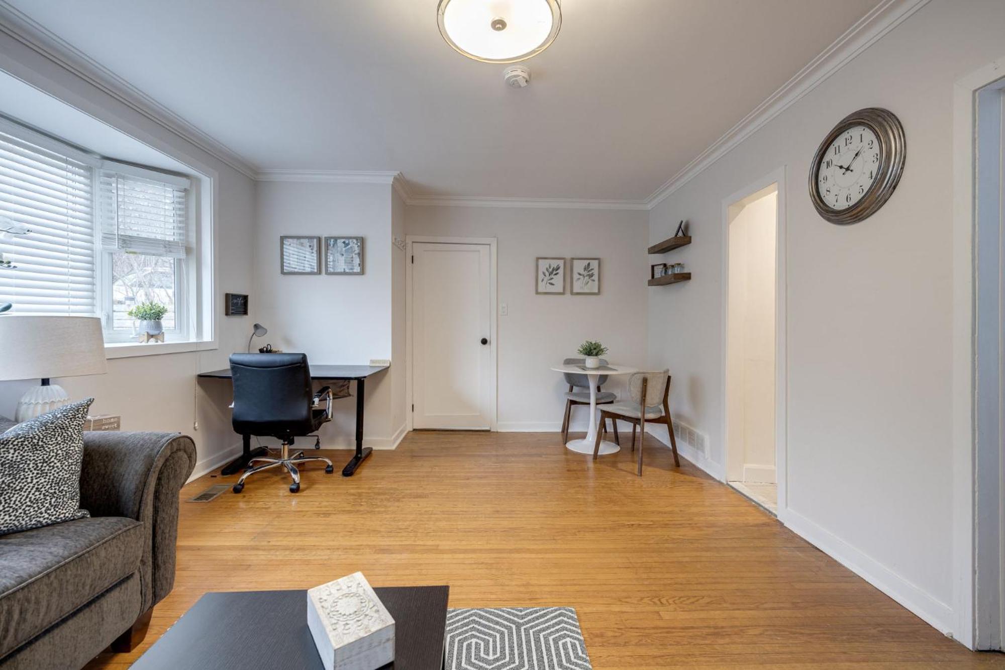 Eglinton West Guest Suite 토론토 외부 사진