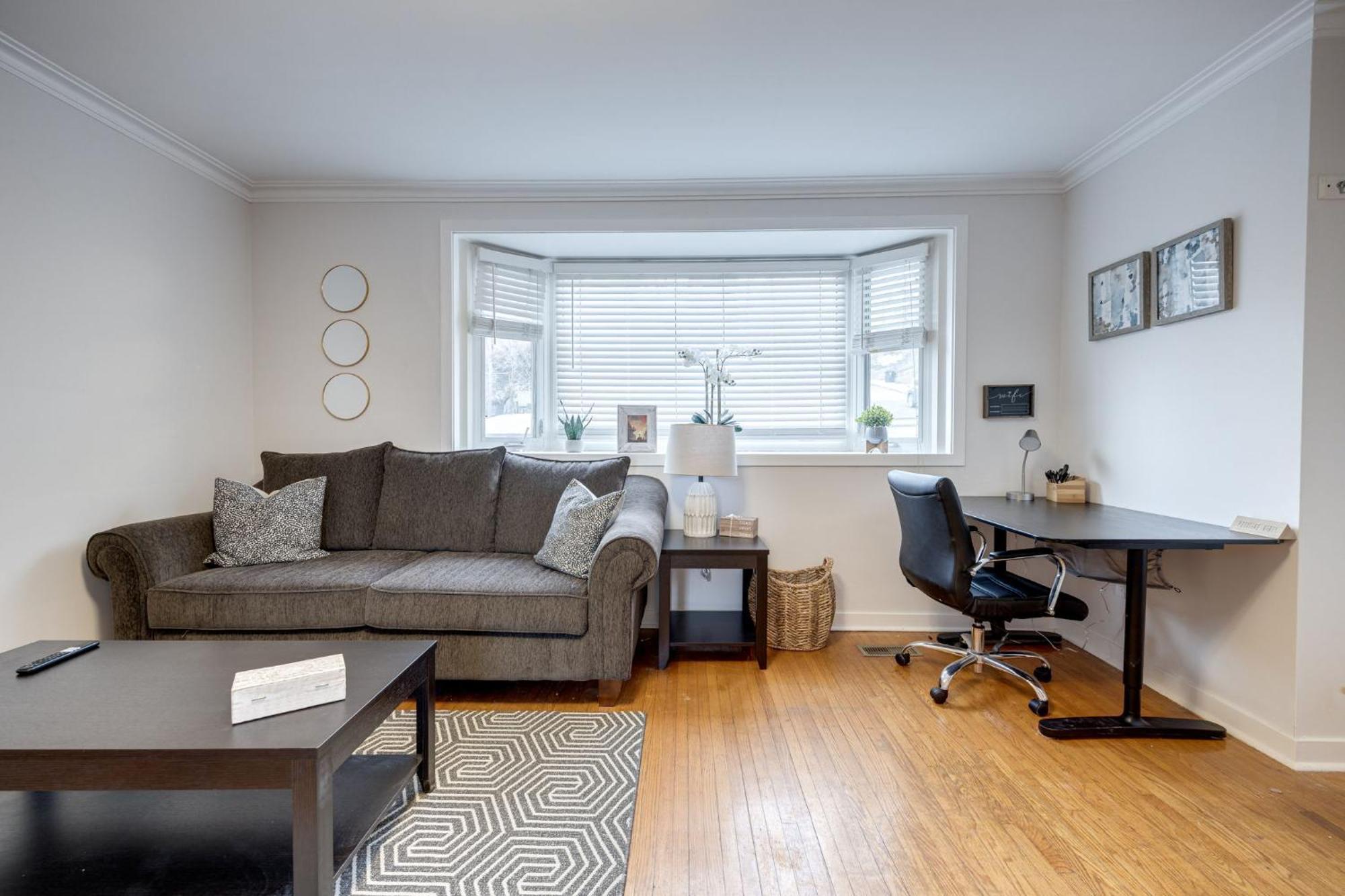 Eglinton West Guest Suite 토론토 외부 사진