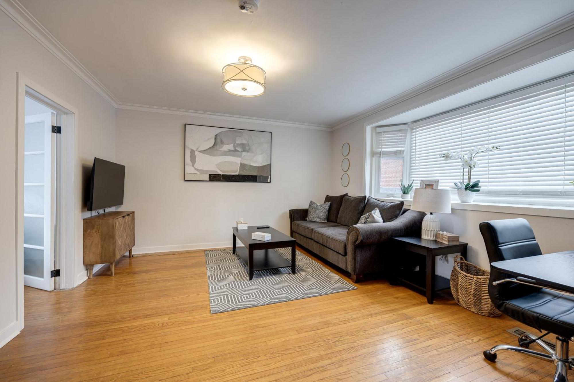 Eglinton West Guest Suite 토론토 외부 사진
