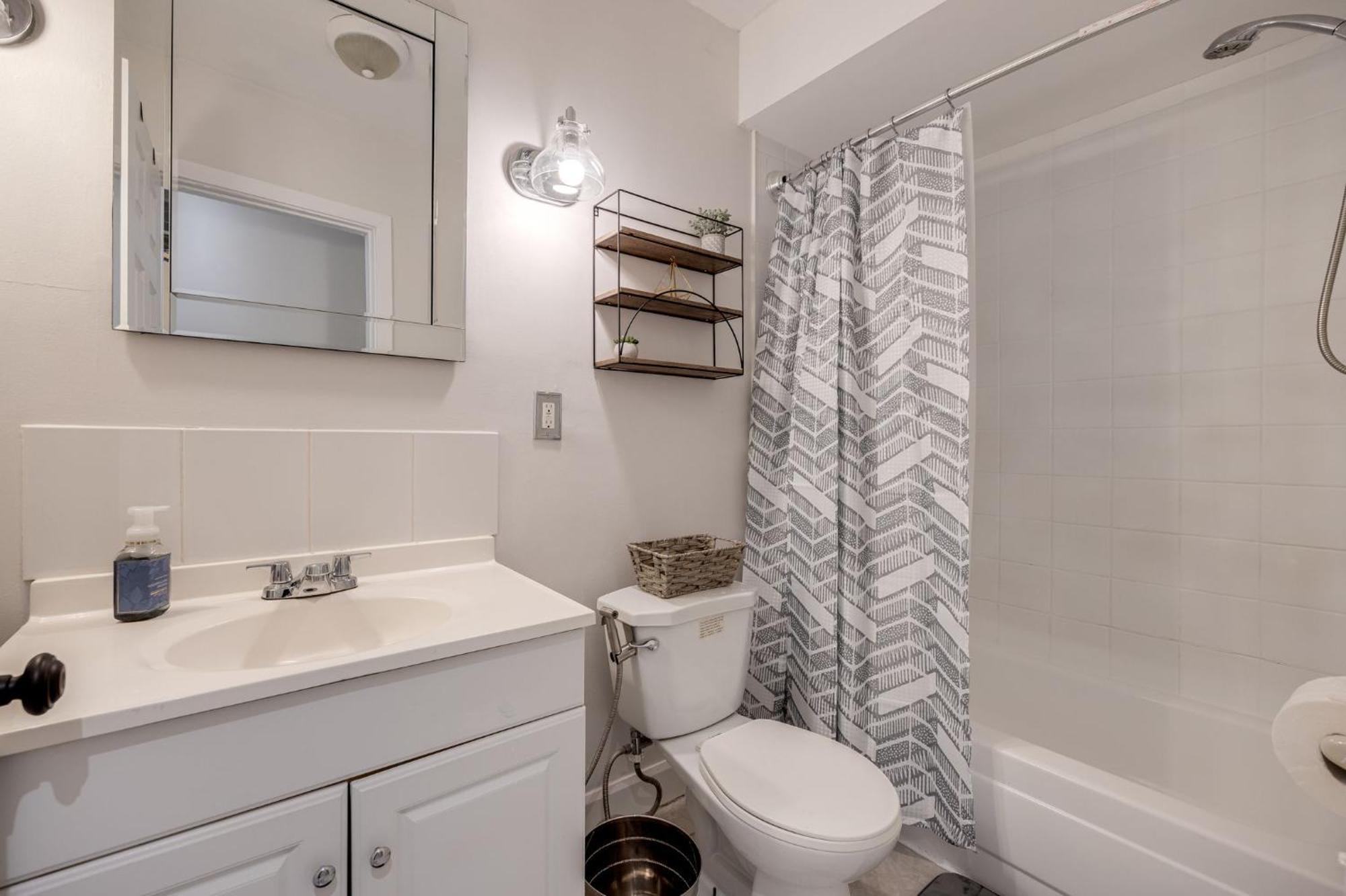 Eglinton West Guest Suite 토론토 외부 사진