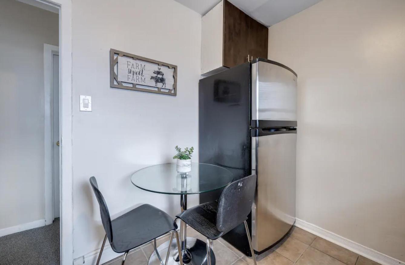 Eglinton West Guest Suite 토론토 외부 사진