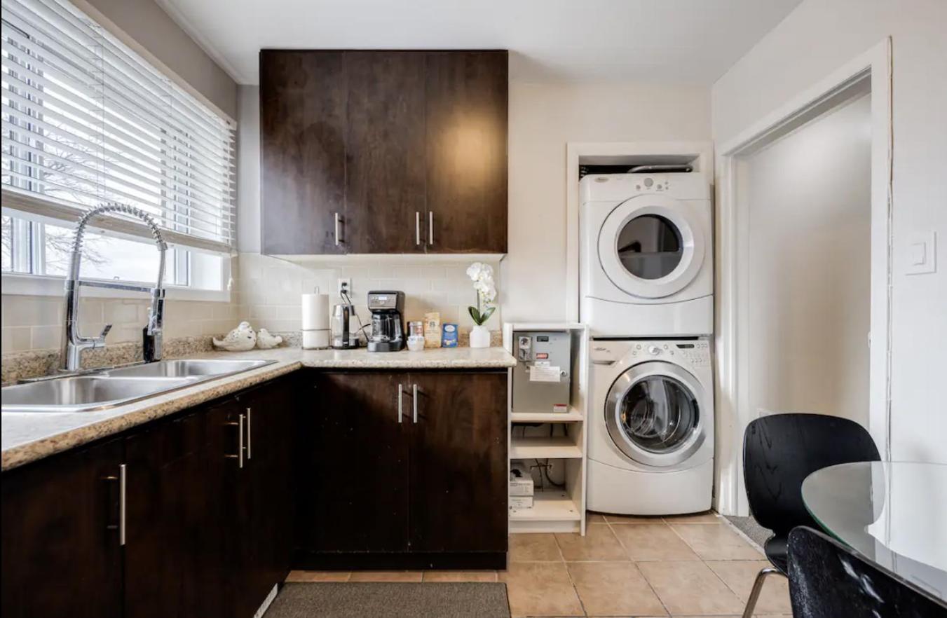 Eglinton West Guest Suite 토론토 외부 사진