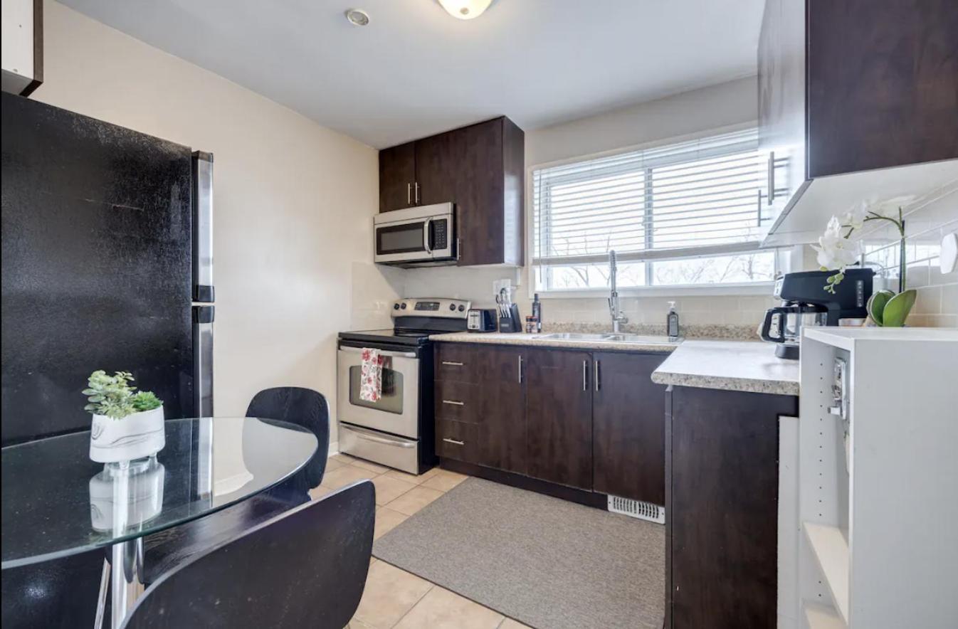 Eglinton West Guest Suite 토론토 외부 사진