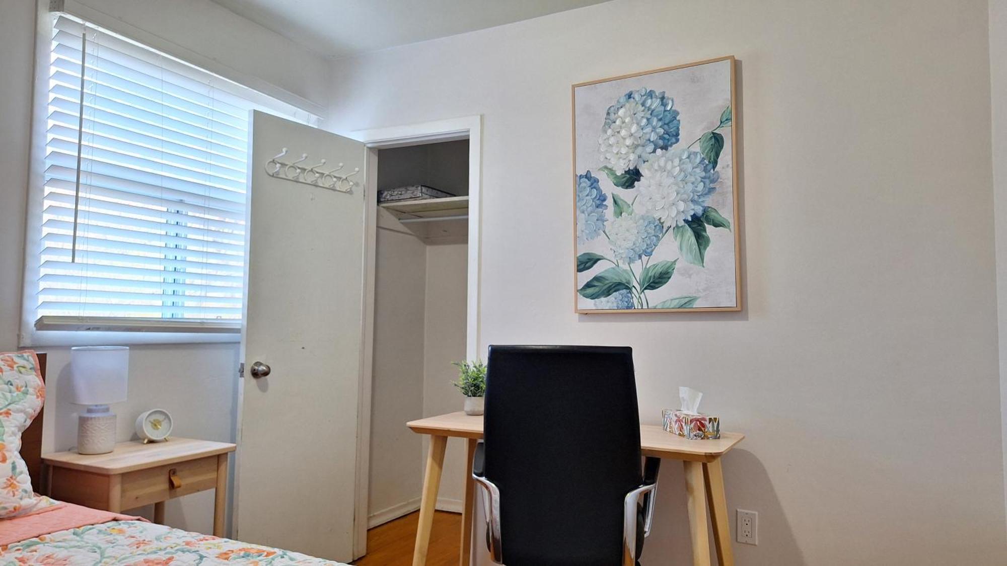 Eglinton West Guest Suite 토론토 외부 사진